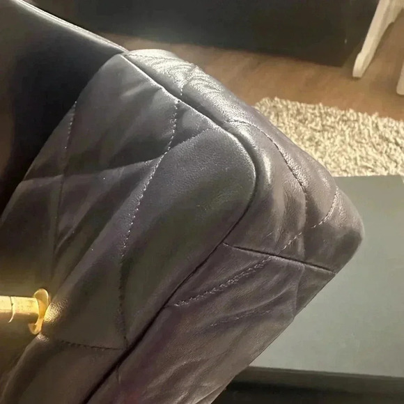 💕Chanel 19 SMALL💕 - Picture 9 of 14